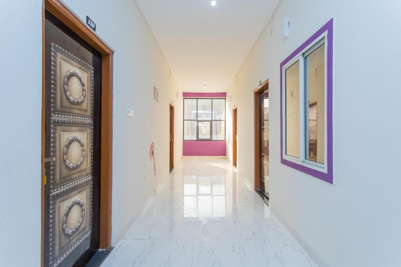 Oyo 27862 Hotel Brooklyn Индор Екстериор снимка